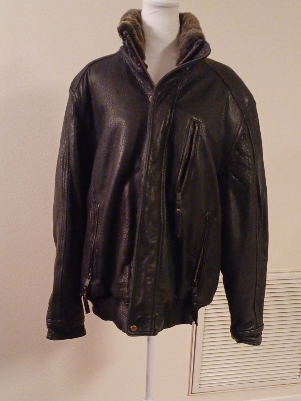 >MARC New York  Men's Black Leather Bomber Jacket with Shearling Collar Size XL